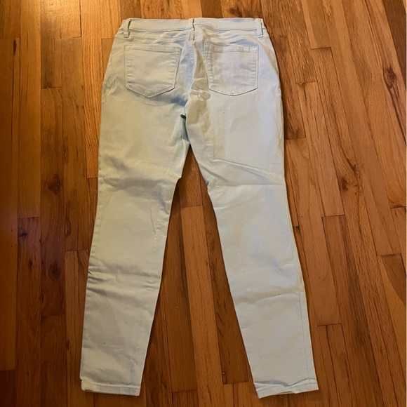 Mint jeans are a great option to white jeans - Picture 2 of 4